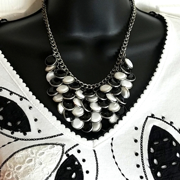 Alfred Dunner, black and white top, size M - Picture 4 of 7